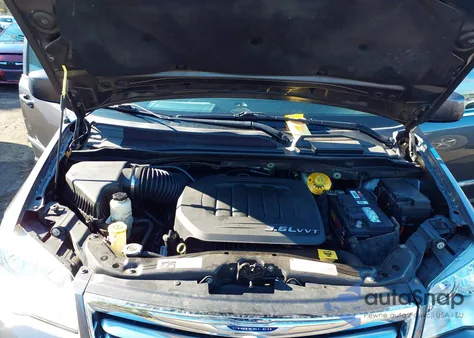 2016 Chrysler Town & Country Touring z USA, uszkodzony, nr VIN 2C4RC1BG7GR252813